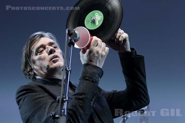 EINSTURZENDE NEUBAUTEN - 2017-05-28 - PARIS - Nef Nord - Grande Halle - Christian Emmerich [Blixa Bargeld]